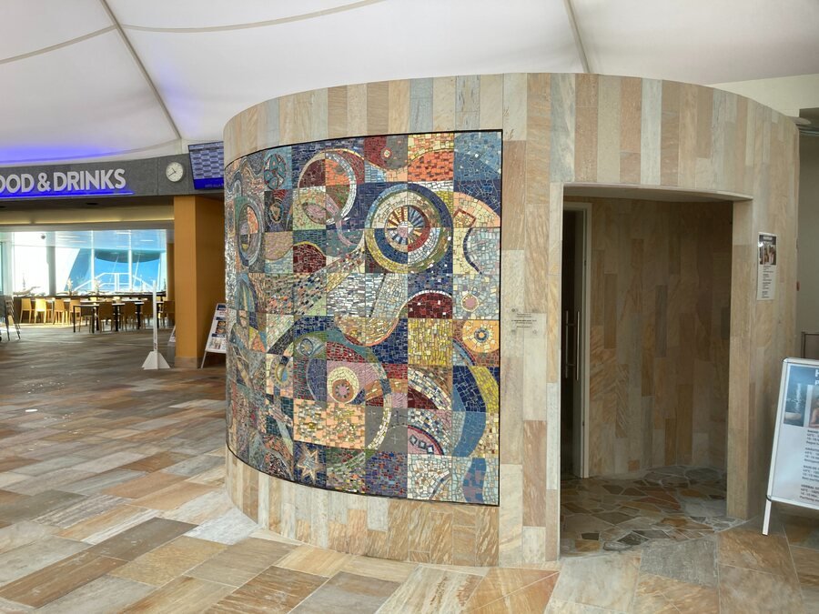 Parete curva a mosaico, Splash & Spa Tamaro, 2013