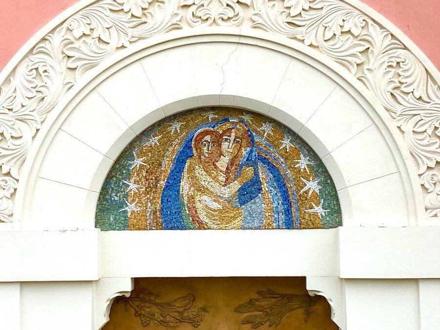Lunetta a mosaico con Madonna e Bambino